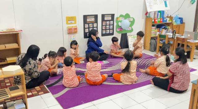 Menciptakan Ruang Untuk Tenang Dan Fokus: Penerapan Brain Gym, Stopping, Dan Quiet Time Di TK Kalyca Montessori School